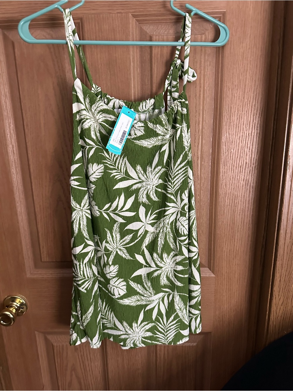 STITCH FIX- NWT Gilli Olive Green and White Palm Print Tank Top
